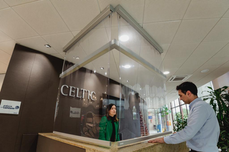 CLEAR VINYL PROTECTIVE ROLLER SCREEN APPLICATION